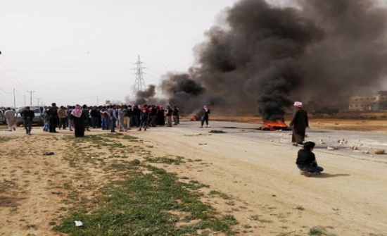 بالصور : محتجون يغلقون طريق بغداد الدولي بالصور : محتجون يغلقون طريق بغداد الدولي