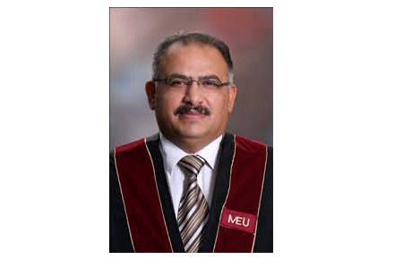 عميد الأعمال في جامعة الشرق الأوسط يقيم أداء جامعة سعودية عميد الأعمال في جامعة الشرق الأوسط يقيم أداء جامعة سعودية
