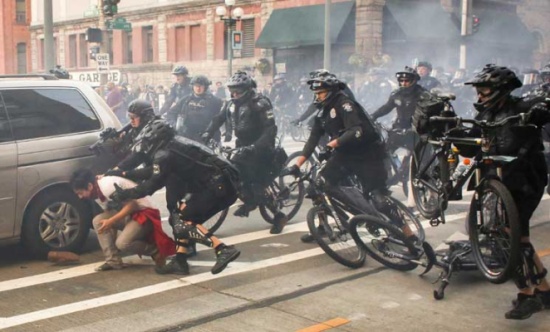 اشتباكات بين الشرطة ومحتجين في مدينة سياتل الأمريكية بعد مسيرات عيد العمال