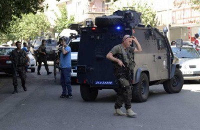 ارتفاع عدد قتلى الشرطة إلى اثنين جراء تفجير بديار بكر التركية ارتفاع عدد قتلى الشرطة إلى اثنين جراء تفجير بديار بكر التركية