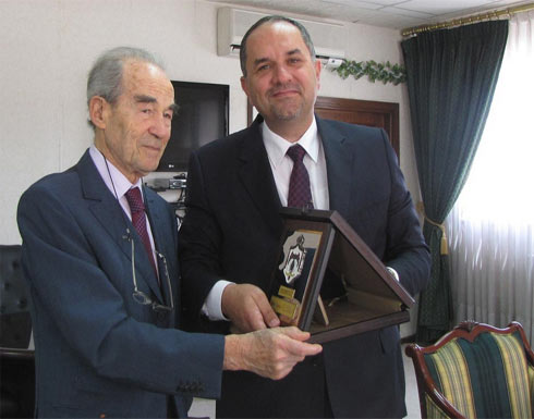 التلهوني يبحث مع وزير العدل الفرنسي السابق تطوير العلاقات القانونية والقضائية