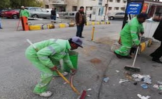 محافظ العاصمة يوعز لامانة عمان بتنظيف زيوت في ساحة مستشفى الاردن محافظ العاصمة يوعز لامانة عمان بتنظيف زيوت في ساحة مستشفى الاردن
