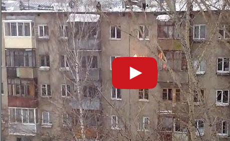 يضرم النار بنفسه ويقفز من الطابق الخامس