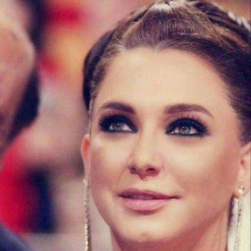 الفنانة السورية سلاف فواخرجي تتعرض لمحاولة إغتيال الفنانة السورية سلاف فواخرجي تتعرض لمحاولة إغتيال