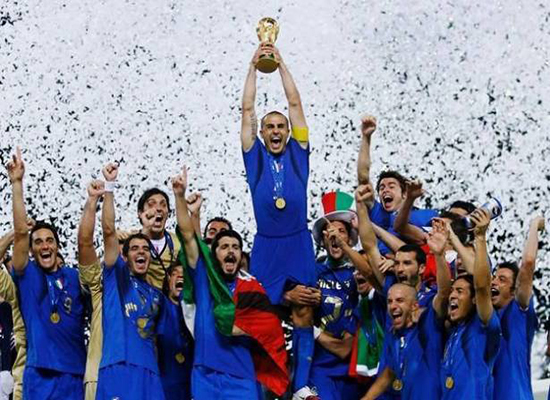 لماذا يرتدي المنتخب الإيطالي اللون الأزرق على الرغم من عدم وجوده في علم بلادهم؟ لماذا يرتدي المنتخب الإيطالي اللون الأزرق على الرغم من عدم وجوده في علم بلادهم؟