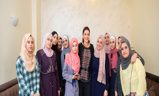 الملكة رانيا تزور مشروع بيت الجميد الكركي