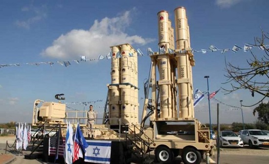 إسرائيل تجري تجربة لمنظومة اعتراض صواريخ باليستية