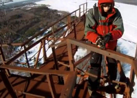 مظلي قفز من برج كهرباء والمظلة لم تفتح