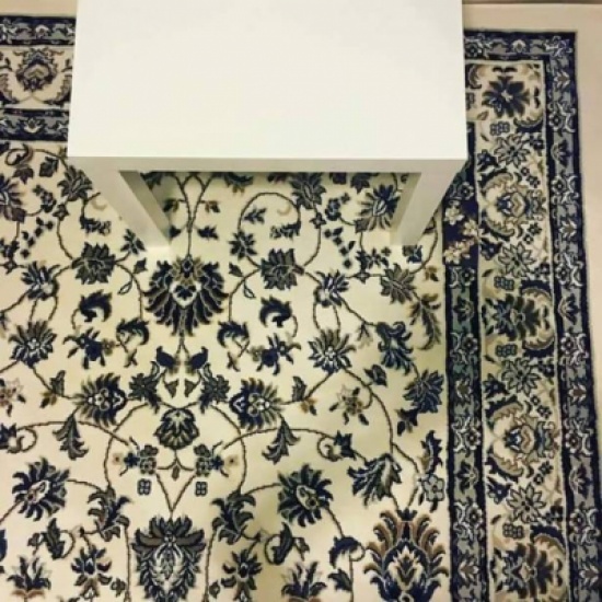 أين الهاتف في هذه الصورة؟ أين الهاتف في هذه الصورة؟