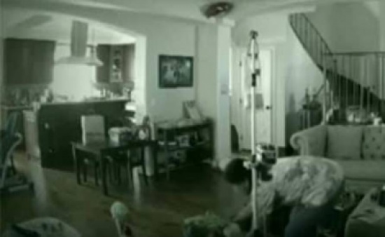 بالفيديو.. كاميرا مراقبة تفضح وحشية مربية!