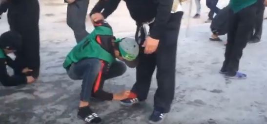“مشاهد صادمة”: بعد ان لقن صدام الفرس درسا.. عراقيون يقبلون ارجل الإيرانيين “فيديو” “مشاهد صادمة”: بعد ان لقن صدام الفرس درسا.. عراقيون يقبلون ارجل الإيرانيين “فيديو”