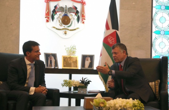الملك ورئيس الوزراء الفرنسي يبحثان دعم المجتمع الدولي للأردن في تحمل أعباء اللاجئين السوريين الملك ورئيس الوزراء الفرنسي يبحثان دعم المجتمع الدولي للأردن في تحمل أعباء اللاجئين السوريين