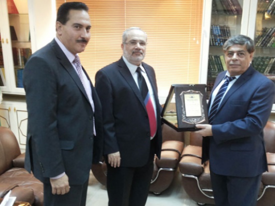 وزير الأوقاف يلتقي مدير مستشفى المقاصد الخيرية