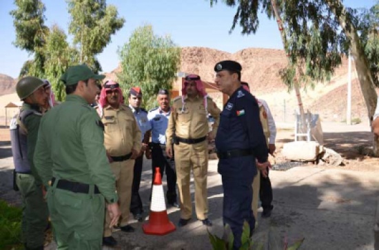 مدير الأمن العام يتفقد الوحدات الشرطية في البادية الجنوبية وإقليم العقبة