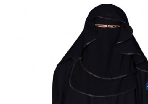 القبض على سارق يرتدي خماراً في عمان القبض على سارق يرتدي خماراً في عمان