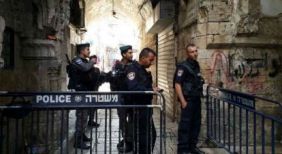 الاحتلال يبعد حارسًا عن الأقصى 15 يومًا