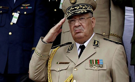 الجيش الجزائري يحذر من "المكائد" التي تحاك ضد الشعب الجيش الجزائري يحذر من "المكائد" التي تحاك ضد الشعب