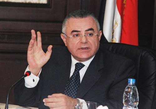 الاستيلاء على سيارة محافظ البنك المركزي المصري وقتل حارسه الاستيلاء على سيارة محافظ البنك المركزي المصري وقتل حارسه