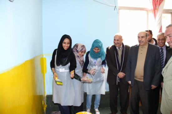 بالصور : ارسم رسمة تصنع بسمة مبادرة طلابية في البلقاء التطبيقية