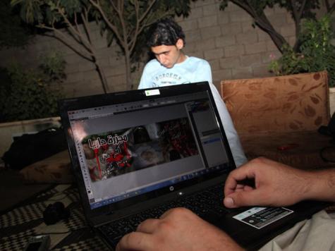 ناشطون إعلاميون بسوريا يرتدون أحزمة ناسفة