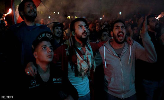 بالفيديو : برشق الحجارة.. حزب الله يهاجم المتظاهرين والجيش اللبناني بالفيديو : برشق الحجارة.. حزب الله يهاجم المتظاهرين والجيش اللبناني