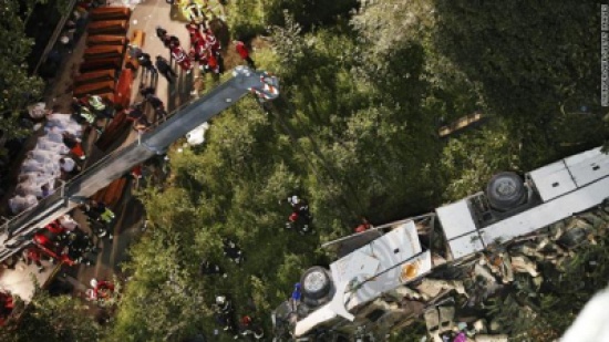 مقتل 36 شخصاً بسقوط حافلة ركاب في ايطاليا مقتل 36 شخصاً بسقوط حافلة ركاب في ايطاليا