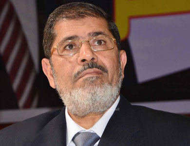 إحالة مرسي ومرشد الاخوان وآخرين للمحاكمة بتهمة التخابر
