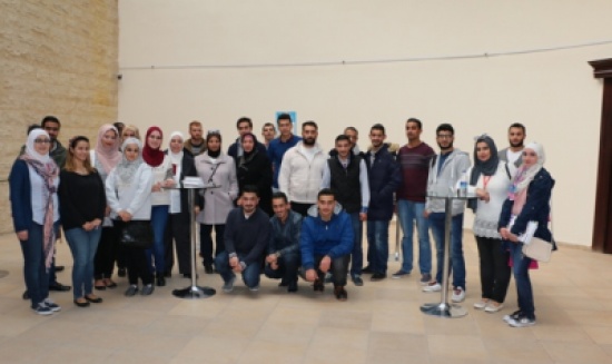 جلسة حوارية لتعزيز الحوار الايجابي  في "الشرق الأوسط"