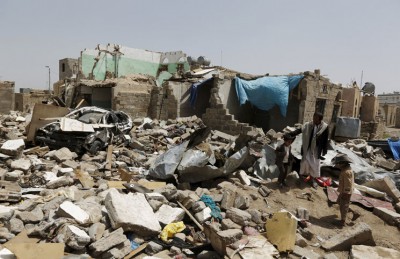 مصادر يمنية: طيران التحالف يقصف مخازن أسلحة في جبل نقم