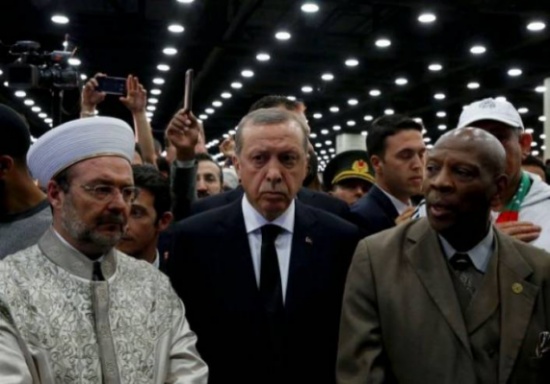 فيديو| لحظة إبعاد أردوغان عن تابوت محمد علي كلاي فيديو| لحظة إبعاد أردوغان عن تابوت محمد علي كلاي