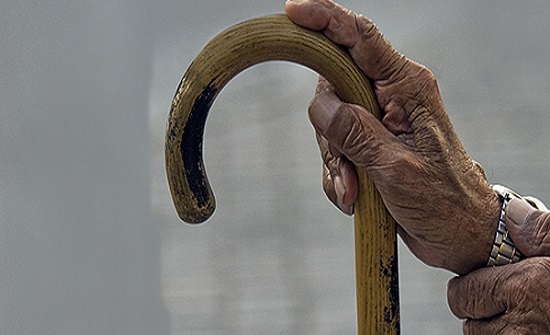 مركز تنمية العيص يكرم عددا من المسنين مركز تنمية العيص يكرم عددا من المسنين