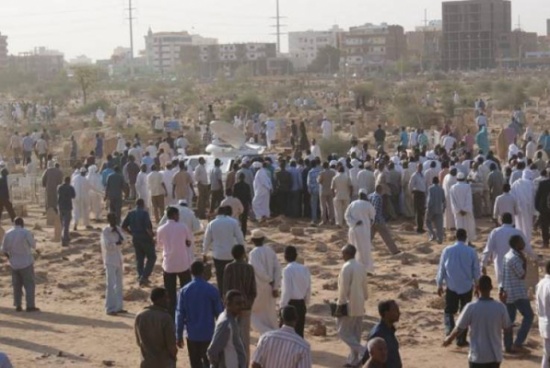 بعد 6 ساعات من دفنه في المقبرة يخرج الطفل محمد ليبلغ عن المفاجأة الكبرى!