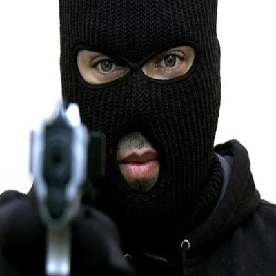 اقتحموا مستشفى وسرقوا صرافاً آلياً اقتحموا مستشفى وسرقوا صرافاً آلياً