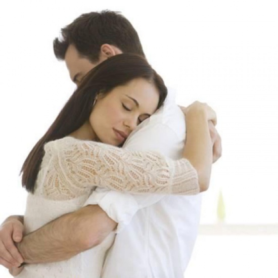 كيف تخبرين زوجك أنك بحاجة للمزيد من العاطفة والحب كيف تخبرين زوجك أنك بحاجة للمزيد من العاطفة والحب