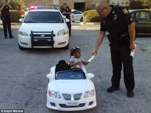 بالصور : مخالفة سير حقيقية لطفلة في الثانية من العمر