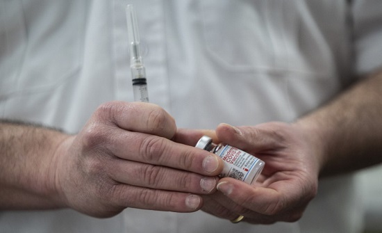 توقع تلقي 34 ألف شخص اللقاح الواقي من الفيروس الاثنين