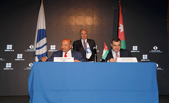 الحكومة والبنك الاوروبي لاعادة الاعمار يوقعان مذكرتي تفاهم