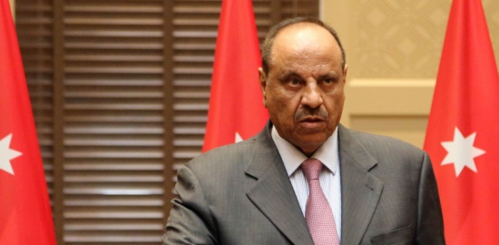 وزير الداخلية مصدوم من " طابور " طويل لمراجعين وزير الداخلية مصدوم من " طابور " طويل لمراجعين