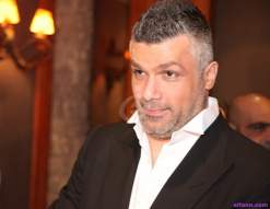 فارس كرم :"وقفت كثيراً امام المرآة وحاسبت نفسي"