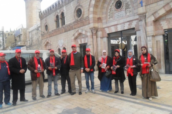 حافلة لجنة عمان التطوعية تنطلق لحملة التوعية الانتخابية