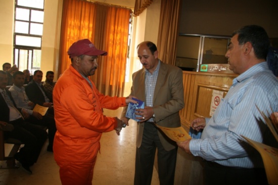 منطقة ماركا تكرم عددا من موظفيها وعمالها بمناسبة عيد العمال