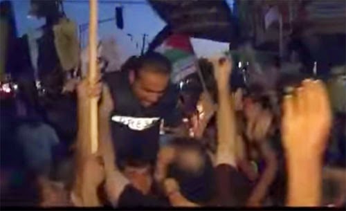 احتفال أهل غزة مع المراسل تامر المسحال