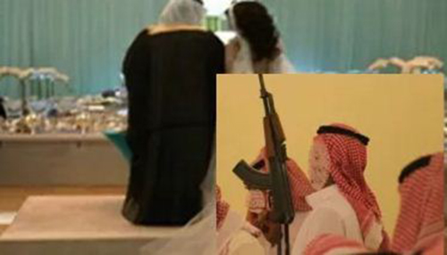أقارب فتاة سعودية يرفعون الأسلحة لمنع ذهابها مع زوجها ليلة زفافها أقارب فتاة سعودية يرفعون الأسلحة لمنع ذهابها مع زوجها ليلة زفافها