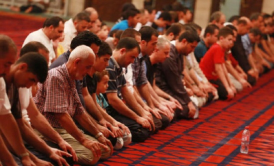 موظفون يعلنونها بصراحة.. رمضان شهر عبادة فقط