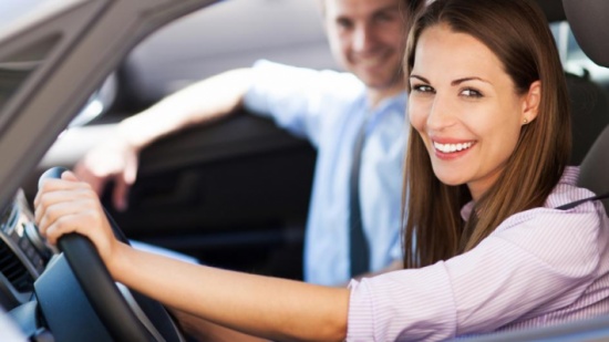 رسالة من فتاة أردنية للسائقين - شاهد ماذا كتبت على سيارتها