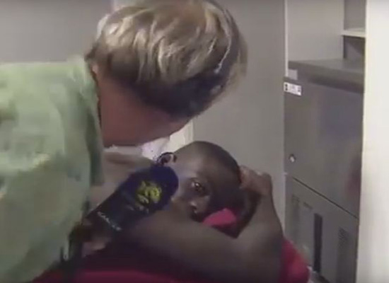 بالفيديو: بالوتيلي يقوم بمقابلة صحفية و هو شبه عارٍ