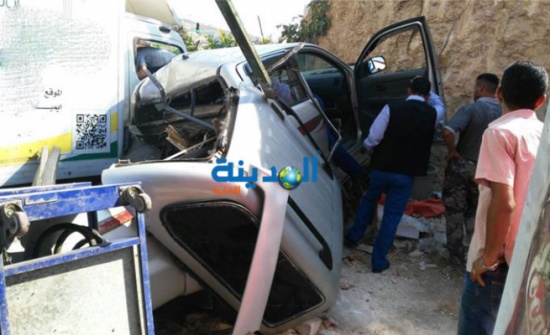 بالصور : 3 إصابات في حادث تصادم بين مركبتين وشاحنة متوسطة في جرش