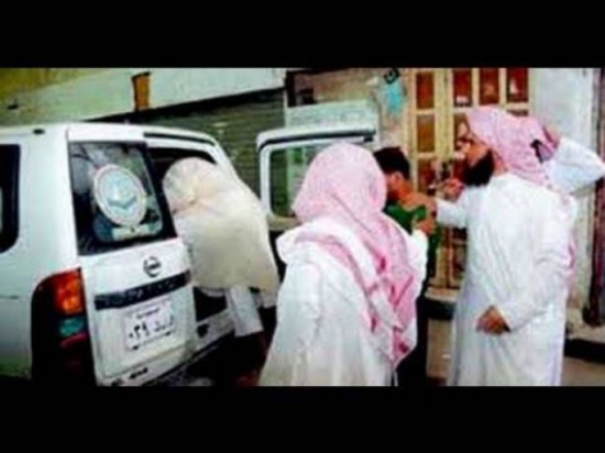 بالفيديو : اعتقال الفتى السعودي “أبو سن” ونشطاء يحذّرون من فقدانه لسنه الوحيد بالفيديو : اعتقال الفتى السعودي “أبو سن” ونشطاء يحذّرون من فقدانه لسنه الوحيد