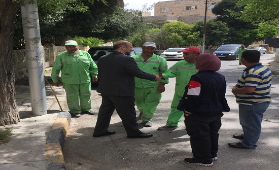 بالفيديو : شاهدوا الرزاز يهنىء عمال الوطن في لويبدة بالفيديو : شاهدوا الرزاز يهنىء عمال الوطن في لويبدة