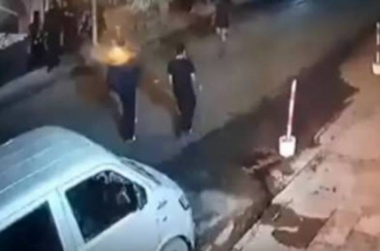 صدمة.. فيديو لطفل يدهس المارة ليلاً صدمة.. فيديو لطفل يدهس المارة ليلاً